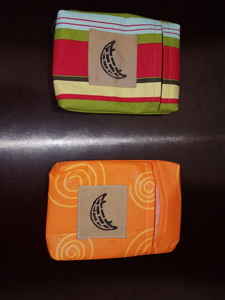 Taschentuchhüllen aus Duschvorhang und Tischdecke von vorne